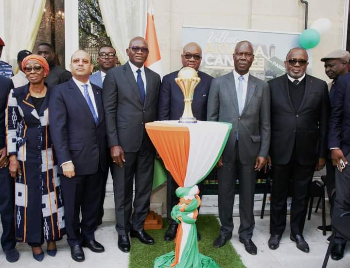CAN 2023/ Le trophée présenté à la diaspora ivoirienne 1 CAN 2023/ Le trophée présenté à la diaspora ivoirienne