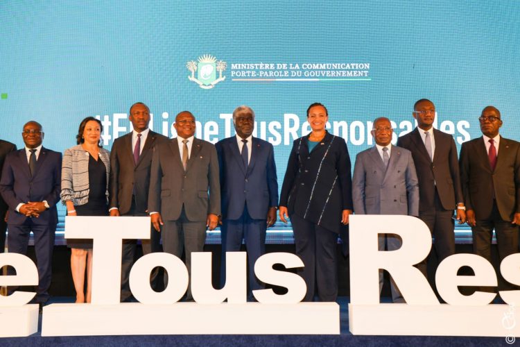 Promotion d’un espace numérique : le premier Ministre Robert Beugré Mambé lance la campagne nationale #EnLigneTousResponsables 1 Promotion d’un espace numérique : le premier Ministre Robert Beugré Mambé lance la campagne nationale #EnLigneTousResponsables
