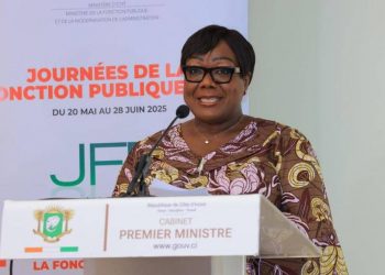 la ministre Anne Ouloto mobilise les fonctionnaires pour l’évaluation des 15 années de réformes administratives 14 la ministre Anne Ouloto mobilise les fonctionnaires pour l’évaluation des 15 années de réformes administratives