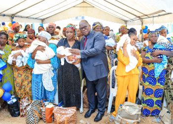 Laurent Tchagba célèbre son anniversaire en offrant des kits pour bébés à Marcory