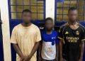 Vacances sécurisées 11 : à Adjamé-Williamsville, trois faux policiers interpellés après avoir dépouillé plusieurs victimes 17 Vacances sécurisées 11 : à Adjamé-Williamsville, trois faux policiers interpellés après avoir dépouillé plusieurs victimes