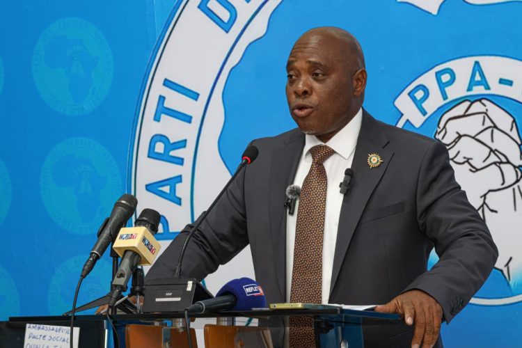 Conférence du PPA-CI consacrée à la décentralisation et au développement local, à Abidjan.