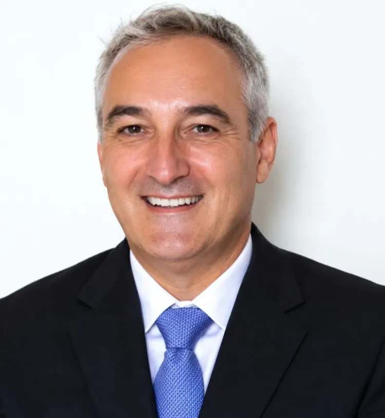 Côte d’Ivoire : 1,168 milliard FCFA saisi, ce que l’on sait de l’affaire du pilote suisse 1 Photo de David Noël Pérez, pilote suisse impliqué dans une affaire de transport présumé de devises non déclarées à l’aéroport d’Abidjan.