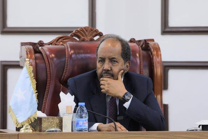 Somalie : les législatives prévues le 15 avril 2027, la présidentielle un mois plus tard 1 Hassan Sheikh Mohamud, président de la Somalie, au cœur des discussions sur le calendrier électoral de 2027.