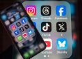 Icônes des applications Facebook, TikTok, Instagram et YouTube regroupées sur une image.