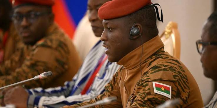 Burkina Faso : la peine de mort rétablie pour plusieurs crimes 1 Ibrahim Traoré, président du Burkina Faso, sur une photo officielle.